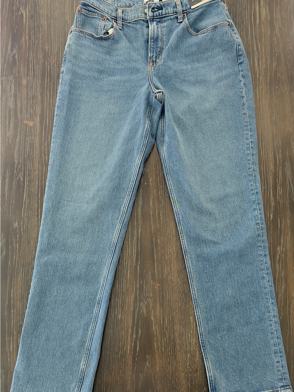 Abercrombie “The 90s Straight” Medium Wash Curve Love Jean